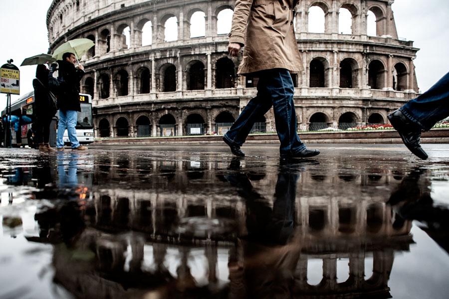 Viale del Colosseo - “Roma era tutta gocciolante.. Cadeva giù un’acqua così fitta e leggera che si scioglieva prima di arrivare sul selciato”
